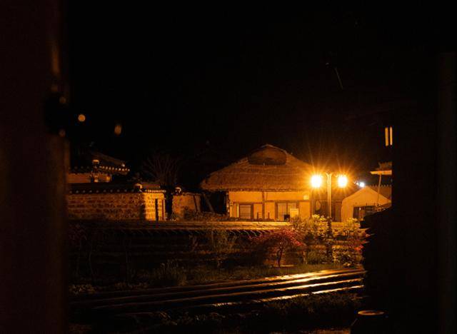 무섬마을 섬계고택 안채에서 바라본 마을의 밤.