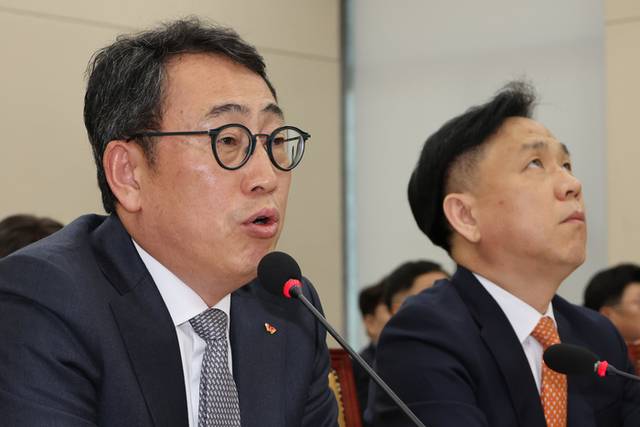 ▲ 유영상 SK텔레콤 대표이사가 30일 국회 과학기술정보방송통신위원회의에서 열린 방송통신 분야 청문회에서 유심 해킹 사태에 대한 위원 질의에 답하고 있다. 연합뉴스