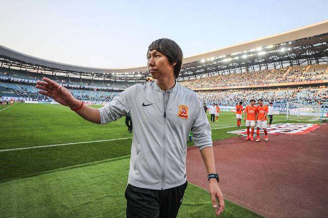 리톄 전 중국 축구대표팀 감독. 왕이닷컴 캡처