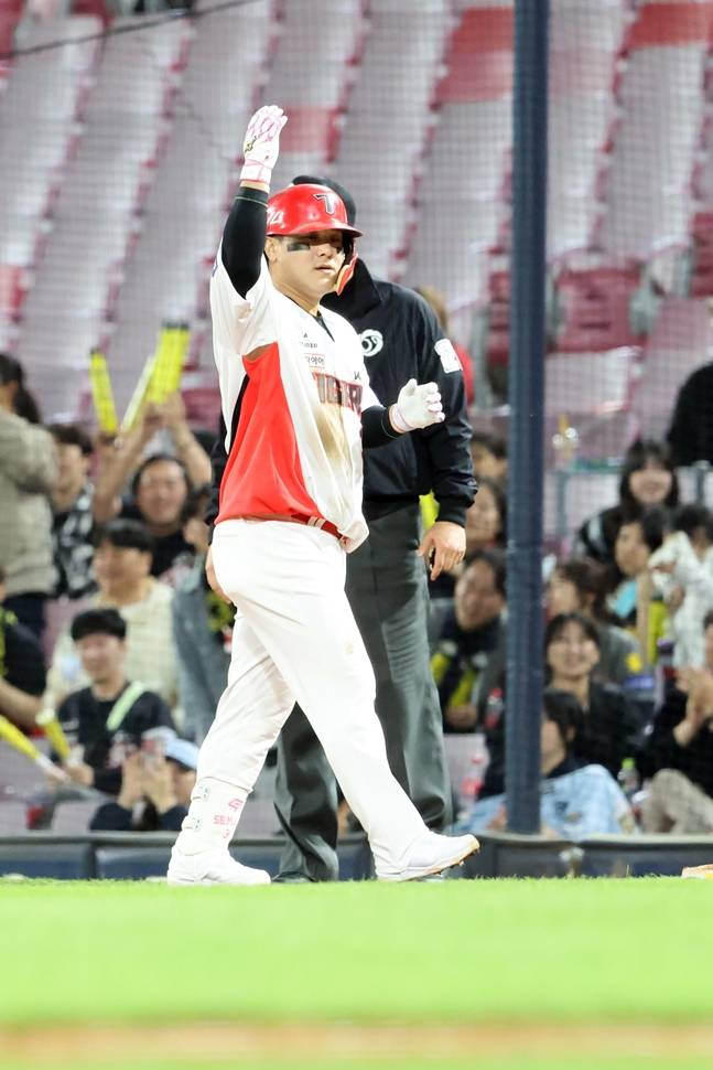 김선빈이 적시타를 치고 세리머니를 하고 있다. /사진=KIA 타이거즈