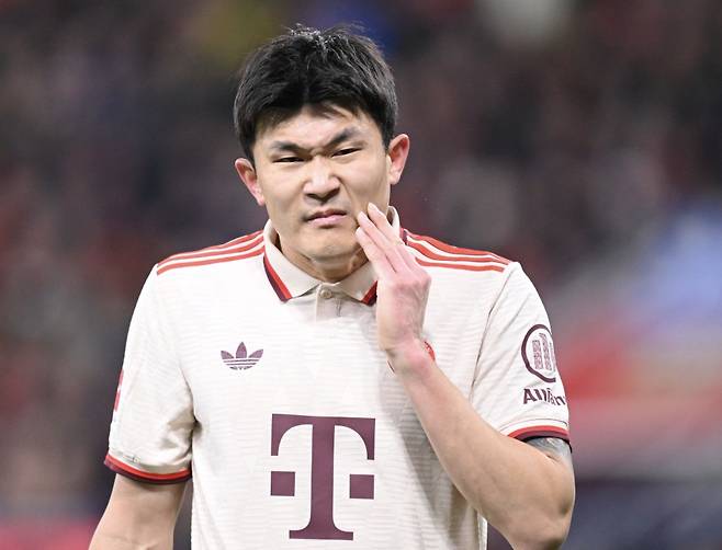 유럽 축구 이적시장 전문가 파브리치오 로마노는 30일(한국시간) 자신의 사회관계망서비스(SNS)를 통해 독점으로 바이에른 뮌헨 센터백 에릭 다이어가 프랑스 리그1 클럽 AS모나코와 계약을 마쳤다고 보도했다. 로마노 기자에 따르면 잉글랜드 수비수 다이어는 다가오는 여름 자유계약(FA) 신분으로 모나코에 합류해 2028년 6월까지 유효한 계획을 체결할 예정이다. 뮌헨은 다이어가 떠나면 요나탄 타(바이엘 레버쿠젠) 영입을 고려하고 있다. 연합뉴스