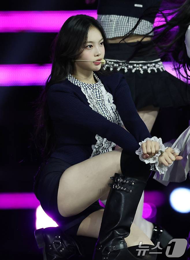 하츠투하츠 이안이 30일 서울 마포구 상암 월드컵경기장에서 열린 ‘서울스프링페스타 WONDER SHOW’에 출연해 화려한 무대를 선보이고 있다. ⓒ News1 권현진 기자