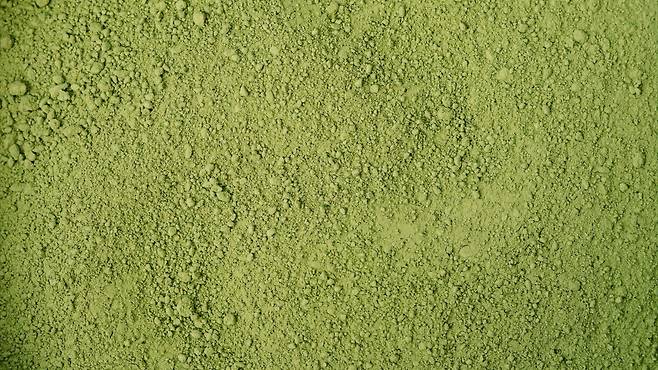 말차는 카페인 함량이 높아 불안감 등의 부작용을 일으킬 수 있다