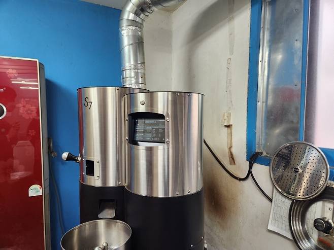 마을기업으로 선정된 후 '좋은날 유기농커피' 사업에 필요한 커피 그라인더, 로스터기 등 기자재를 지원받았다.