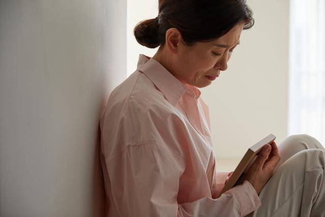 50대와 60대의 상실을 무기력한 쇠퇴로만 받아들이지 말자. 상실은 누구에게나 끊임 없이 일어난다. 상실 안에서 성장의 의미를 찾아내야 한다. 게티이미지뱅크