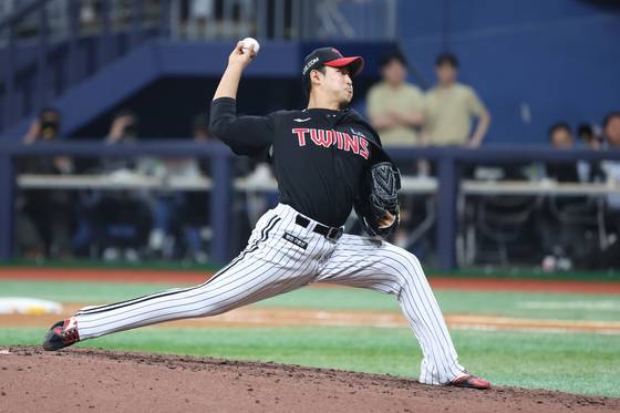 지난달 10일 고척 키움 히어로즈전에 마운드에 올라 역투하는 김영우. 사진 LG트윈스