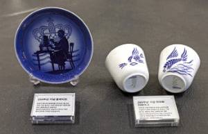 로얄코펜하겐의 창립 250주년 기념 접시와 컵.
임형택 기자