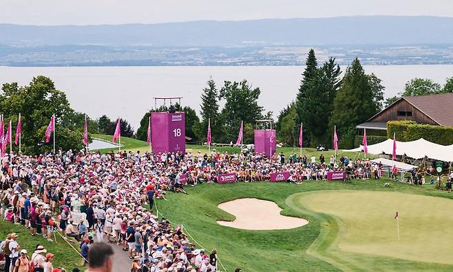 “내가 저 안에 있다” LPGA 메이저 에비앙대회 그린 주변 갤러리들