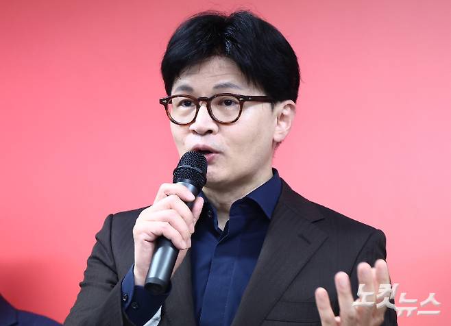 국민의힘 한동훈 대선 경선 후보가 18일 서울 여의도에 마련된 국민먼저캠프 사무실에서 캠프 인사 발표 기자회견을 하고 있다. 윤창원 기자