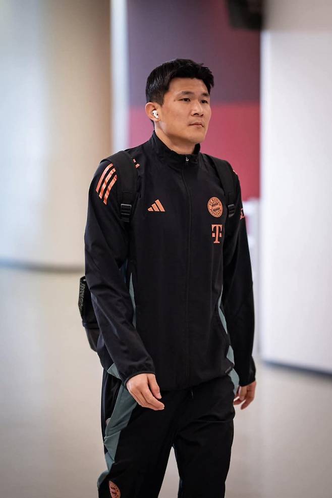 바이에른 뮌헨의 김민재가 독일 매체를 통해 자신을 둘러싼 이적설을 직접 일축했다. 그는 다음 시즌에도 잔류하겠다는 의사가 분명하다. 사진출처|바이에른 뮌헨 SNS