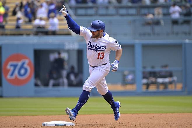 ▲ 맥스 먼시는 1일(한국시간) 미국 캘리포니아주 로스앤젤레스 다저스타디움에서 열린 2025 메이저리그 마이애미 말린스와 경기에서 0-0으로 맞선 2회 솔로 홈런을 터뜨렸다. 베이스를 도는 맥스 먼시. ⓒ연합뉴스