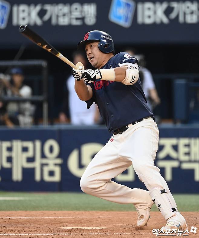 지난 4월 30일 고척 키움 히어로즈전을 앞두고 유격수 수비 훈련을 소화해 눈길을 끌었던 롯데 자이언츠 베테랑 타자 정훈. 사진 엑스포츠뉴스 DB