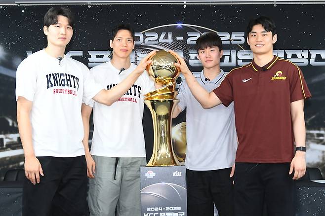 2일 열린 2024-2025 프로농구 챔피언결정전 미디어데이에서 기념촬영하는 선수들. 왼쪽부터 SK 안영준, 김선형, LG 양준석, 유기상