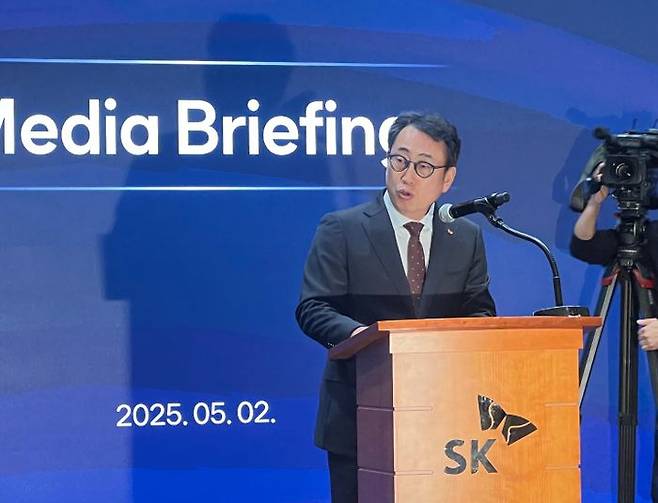 유영상 SKT 대표이사가 2일 오전 서울 중구 SKT타워에서 개최된 미디어 브리핑에서 유심 해킹 사고 관련 현황을 설명하고 있다.ⓒ데일리안 이주은 기자