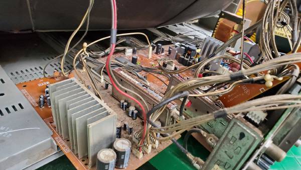 이 어마어마한 먼지가 보이는가 닦은 부분과 안닦은 부분의 먼지를 보라.. 차이가 어마어마하다.