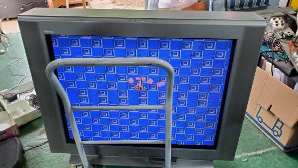 역시나 잘 나온다!!! 콤포지트 연결이라서 화질이 좋진 않지만...