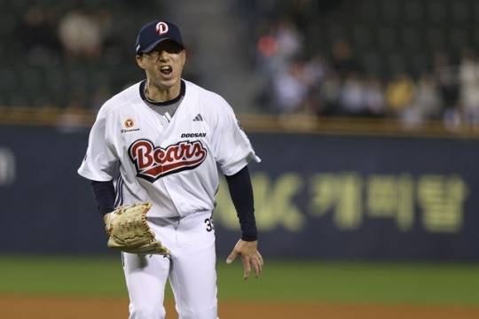 두산베어스 구단 최고령 등판 기록을 세운 고효준.