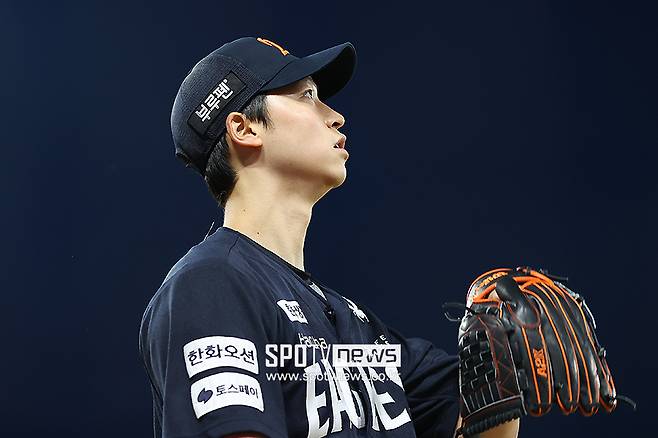 ▲ 5이닝 2실점을 기록하며 선발로서의 몫을 한 엄상백 ⓒ곽혜미 기자