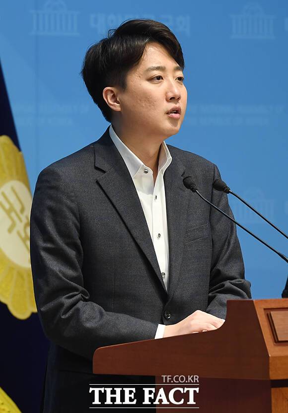 이준석 개혁신당 대선 후보가 이재명 더불어 민주당 후보에 대해 "대선에 출마하여 당선되더라도 곧바로 당선 무효 또는 직위 상실에 이를 수 있는 위험이 존재한다"고 주장했다. /장윤석 기자