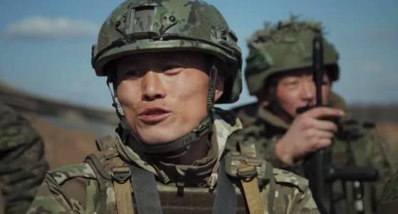 러시아에서 훈련 중인 북한 군이 러시아 군가를 부르는 모습. 사진 김 마리나 텔레그램