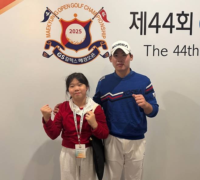 동생과 부모님 등 가족의 응원을 받은 안성현이 GS칼텍스 매경오픈에서 선전하고 있다. 임정우 기자