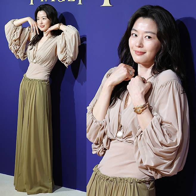 배우 전지현이 한줌 허리가 돋보이는 봄 패션을 선보였다. /사진=뉴스1