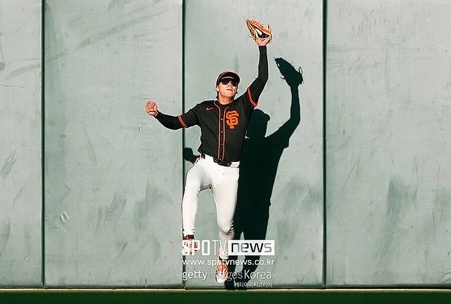 ▲ 이정후는 뛰어난 공격뿐만 아니라 수비에서도 리그 정상급 선수로 인정받고 있다