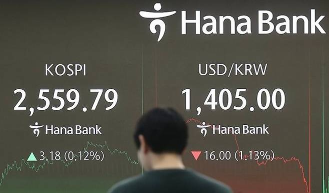 지난달 원·달러 환율이 하루 평균 10원씩 오르내리며 하루 평균 변동성이 2년 5개월 만에 최대를 기록했다.ⓒ연합뉴스