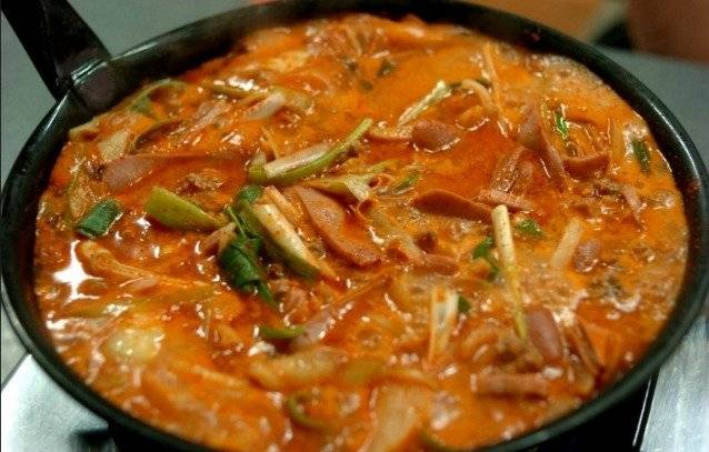 b05a56a312391f1935f83e7c7625d91e11aad906_20250504_102406_982.jpg 송탄식 부대찌개 vs 의정부식 부대찌개