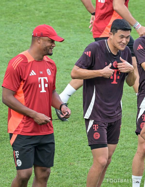 뱅상 콩파니 감독(왼쪽)과 김민재(이상 바이에른뮌헨). 서형권 기자