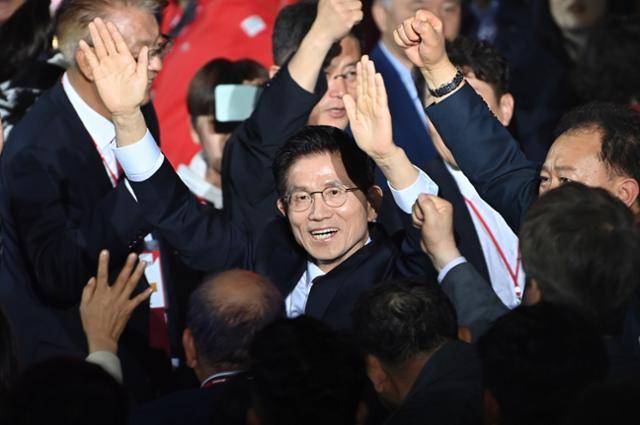 김문수 국민의힘 대선 후보가 3일 경기 고양시 킨텍스에서 열린 5차 전당대회에 입장하고 있다. 고양=뉴스1