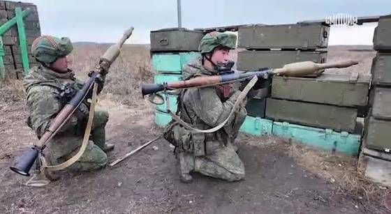 러시아 남부 쿠르스크에서 전투 훈련하는 북한군. 사진 블라디미르 솔로비요프 텔레그램 캡처