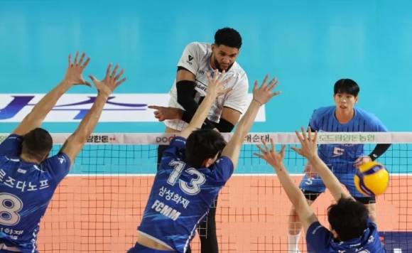 2024~25시즌 최우수선수상을 받은 레오. 대전 연합뉴스