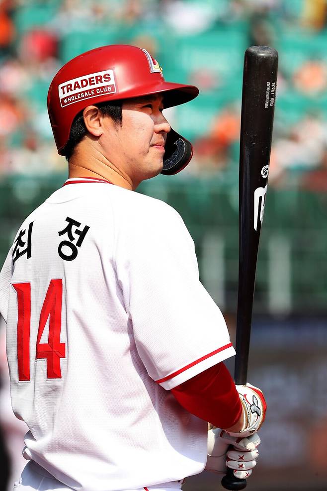 ▲ 최정은 2일 1군 복귀 첫 타석에서 결승타가 되는 홈런을 쳤다. ⓒSSG랜더스