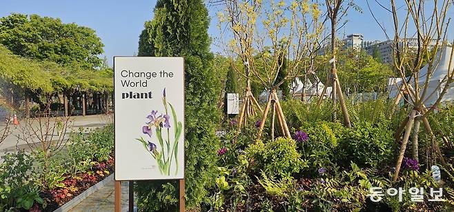 한국식물원수목원협회는 전국의 넘쳐나는 정원박람회에 자생식물을 의무적으로 사용하면 지구 환경에 이롭다는 의견을 냈다. 고양=김선미 기자 kimsunmi@donga.com