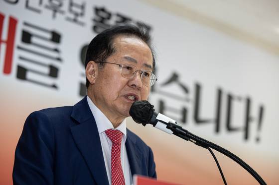 국민의힘 3차 경선에 진출하지 못한 홍준표 전 대구시장이 지난달 29일 오후 서울 여의도 자신의 캠프 사무실에서 소회를 밝히고 있다. 뉴스1