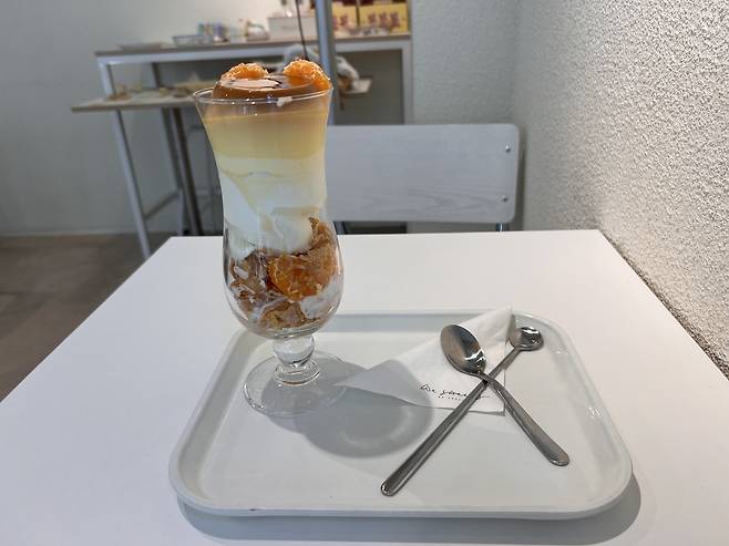 Pudding parfait served at We Sweets Seoul Forest (Park Jun-hee/The Korea Herald)