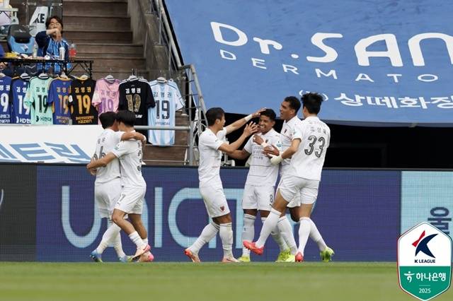 포항스틸러스의 골 세리머니. /사진=한국프로축구연맹 제공