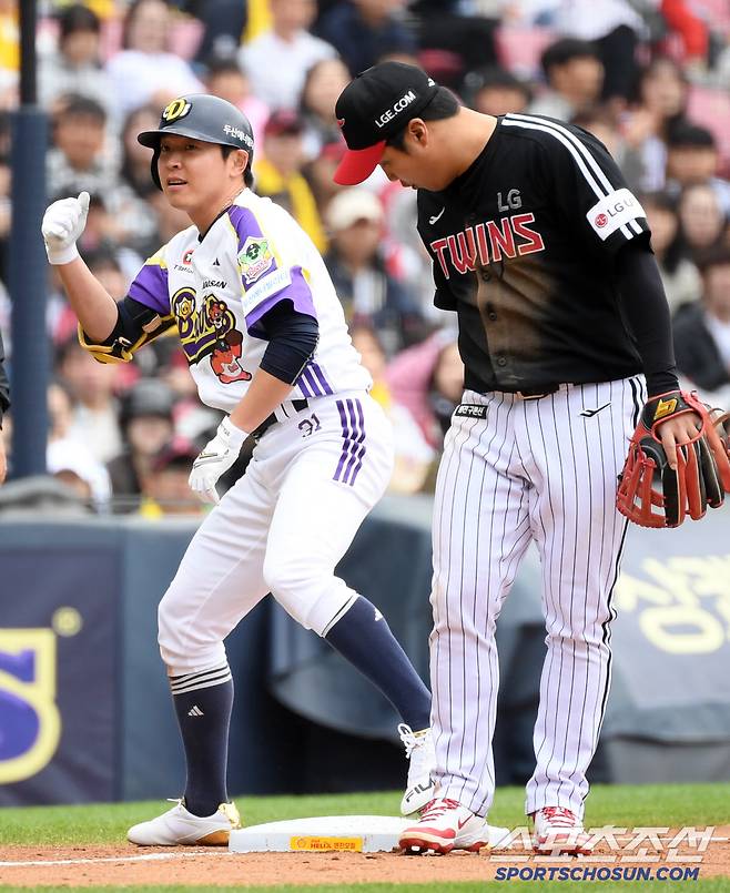 LG 4번 타자 문보경 앞에서 3안타 맹타 휘두른 두산 리드오프 정수빈이 포효했다. 잠실=박재만 기자 pjm@sportschosun.com