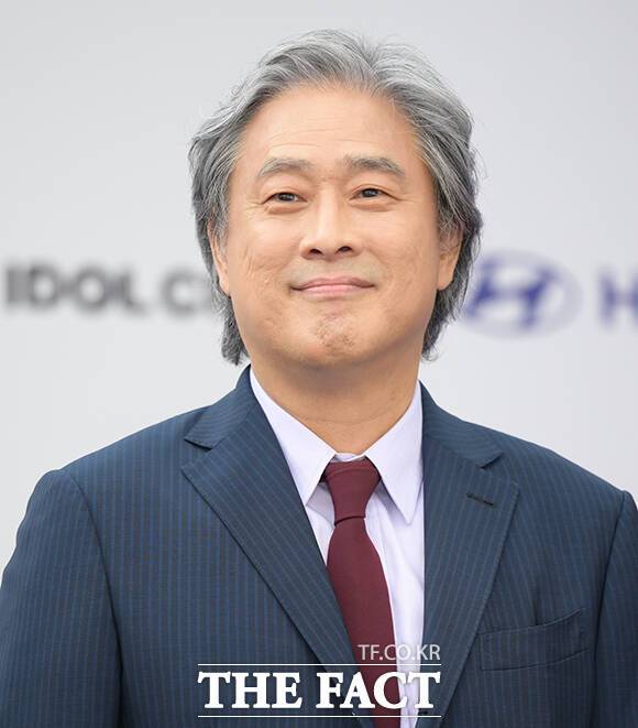 박찬욱 감독이 제61회 백상예술대상 시상식에서 각본상을 받은 가운데 오는 6월 3일에 치러지는 대선을 언급했다. /박헌우 기자