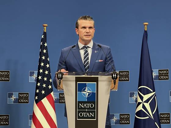 피트 헤그세스 미국 국방장관이 지난 2월 13일(현지시간) 벨기에 브뤼셀 나토 본부에서 기자회견을 하고 있다. 연합뉴스