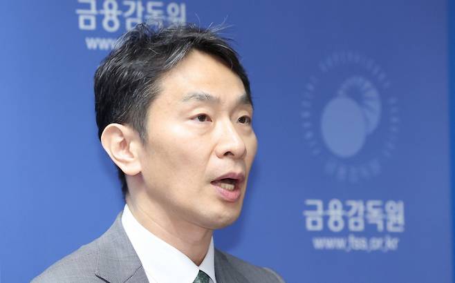 이복현 금융감독원장이 4월24일 오전 서울 영등포구 금융감독원에서 MBK, 삼부토건 등 자본시장 현안 관련 브리핑을 하고 있다. /사진=뉴시스