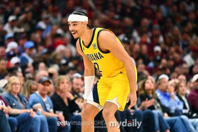 5일 클리블랜드와 경기에서 득점 후 기뻐하는 인디애나의 앤드류 넴바드. /게티이미코리아