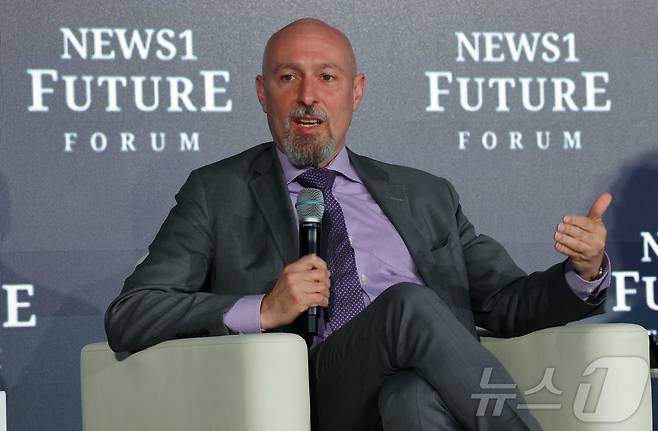 트로이 스탠거론 월슨센터 한국센터장이 7일 서울 여의도 페어몬트 호텔에서 열린 뉴스1 미래포럼에서 토론에 참석해 발언하고 있다. ‘트럼프 2.0과 新한국:위기 극복 해법 찾기’를 주제로 열린 이번 포럼은 뉴스1 주최로 열렸다. ⓒ News1 박세연 기자