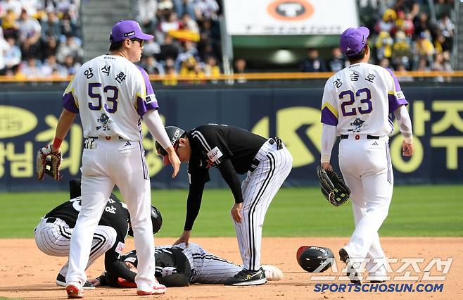 고의성은 전혀 없던 상황 충돌한 오스틴이 걱정돼 자리를 떠나지 못하는 강승호.