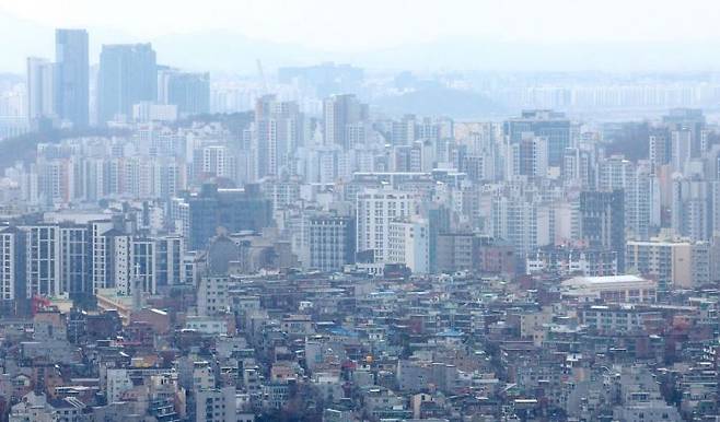 서울 다세대 주택과 아파트단지 모습. 연합뉴스