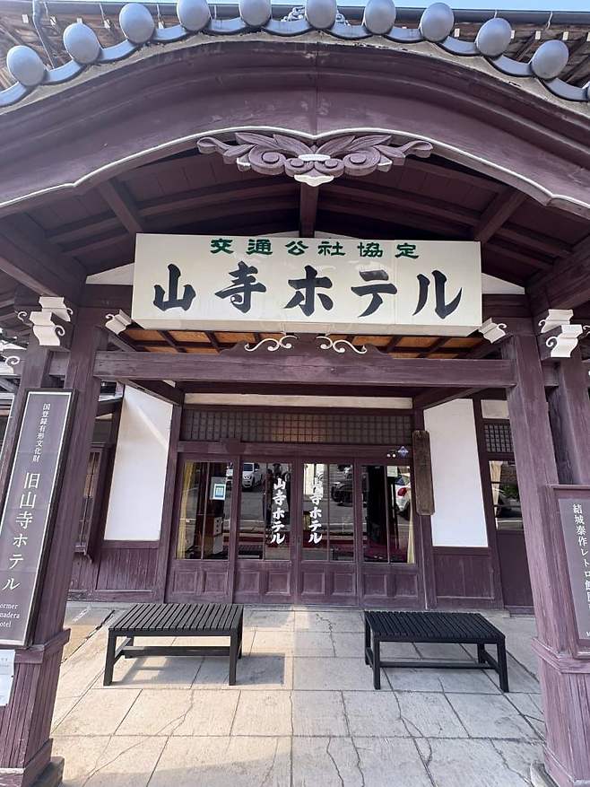 75e8f67fc4f16f84239e8793309c706eeed9b7f9a797182a55a77bb93ad2832a544937ed159d425a2638c88fbc375cb03b4f8e3ecc