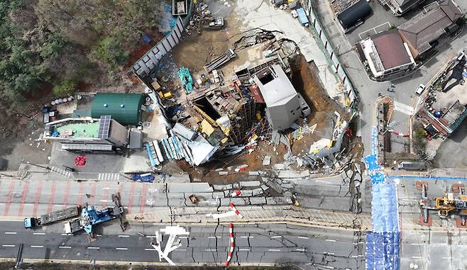지난달 11일 일어난 경기 광명시 일직동 신안산선 복선전철 공사 현장 붕괴사고 현장. 김태형 기자 xogud555@hani.co.kr