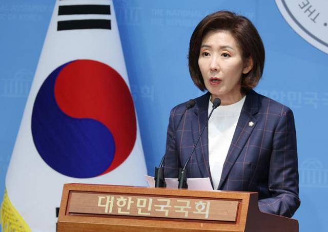 나경원 국민의힘 의원이 30일 오후 서울 여의도 국회 소통관에서 김문수 대선 경선 후보 지지선언을 하고 있다. 뉴스1