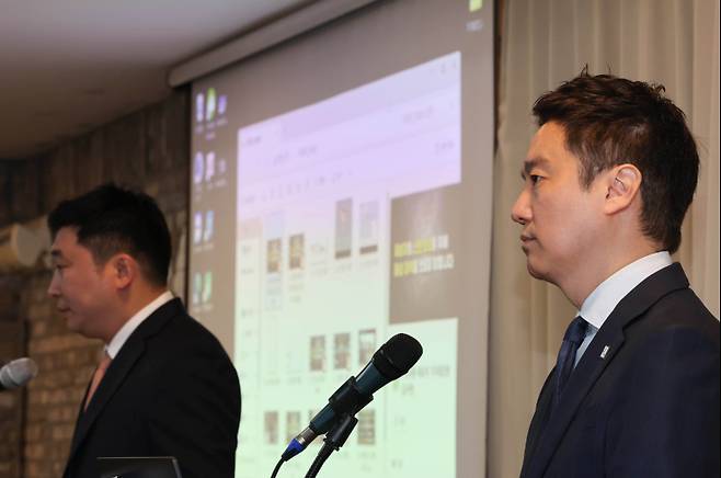 <yonhap photo-4648=""> 입장문 발표하는 고 김새론 유족 법률대리인 (서울=연합뉴스) 이진욱 기자 = 7일 서울 강남구 한 공유오피스에서 고 김새론 유족의 법률대리인인 부지석 변호사와 가로세로연구소 대표 김세의씨가 입장문을 발표하고 있다. 2025.5.7 cityboy@yna.co.kr/2025-05-07 14:40:10/ <저작권자 ⓒ 1980-2025 ㈜연합뉴스. 무단 전재 재배포 금지, AI 학습 및 활용 금지></yonhap>